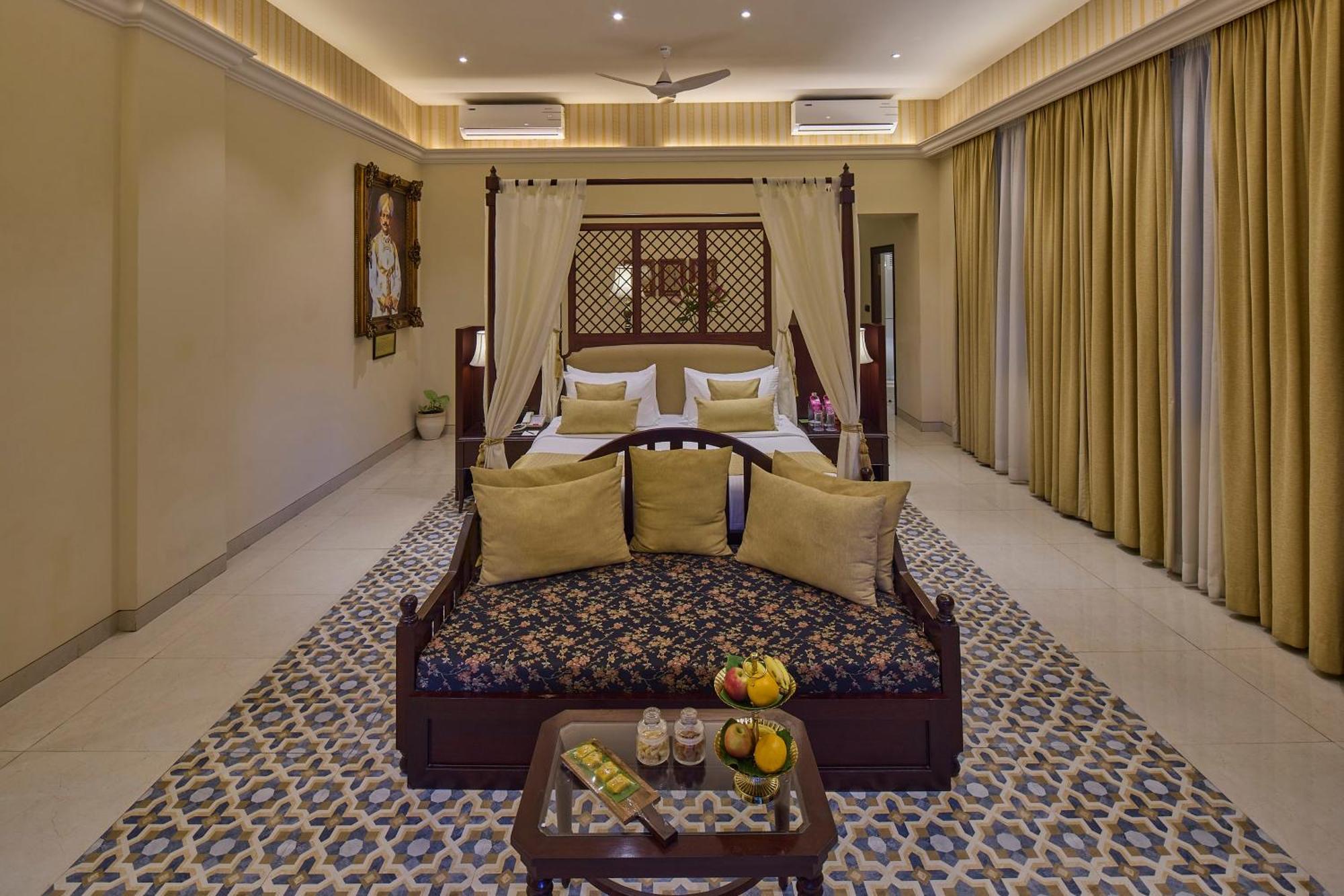 Royal Orchid Metropole Mysore Buitenkant foto