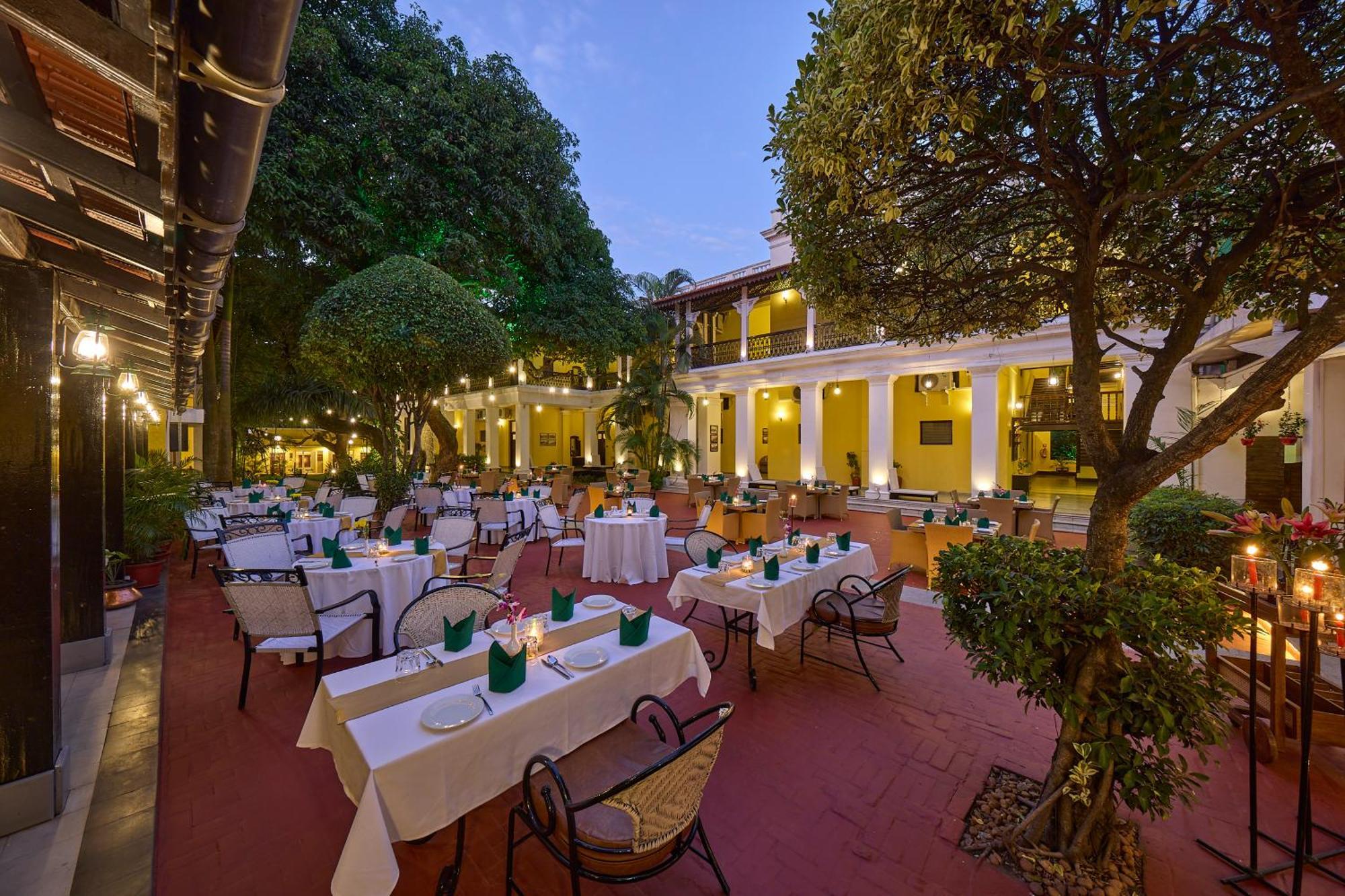 Royal Orchid Metropole Mysore Buitenkant foto