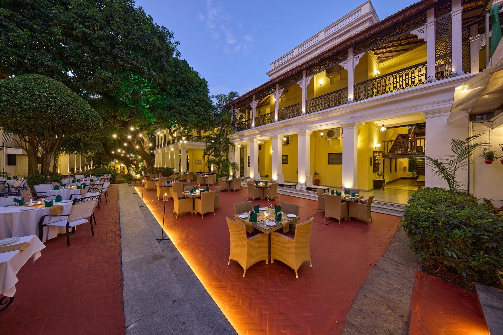 Royal Orchid Metropole Mysore Buitenkant foto