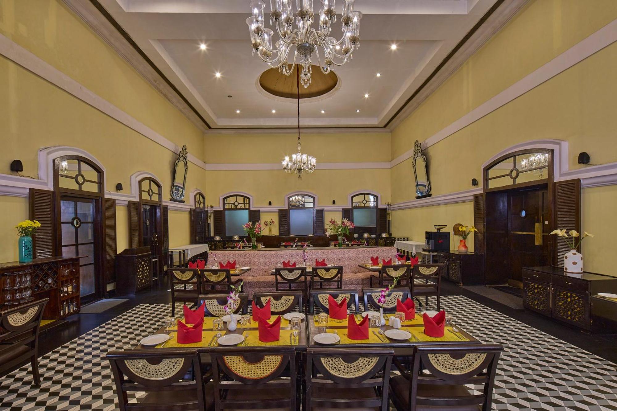 Royal Orchid Metropole Mysore Buitenkant foto