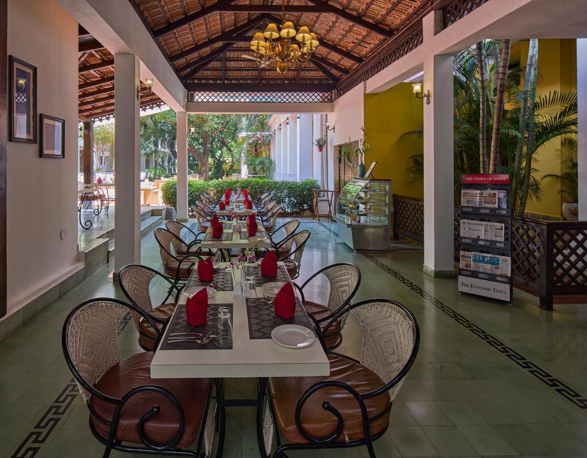 Royal Orchid Metropole Mysore Buitenkant foto